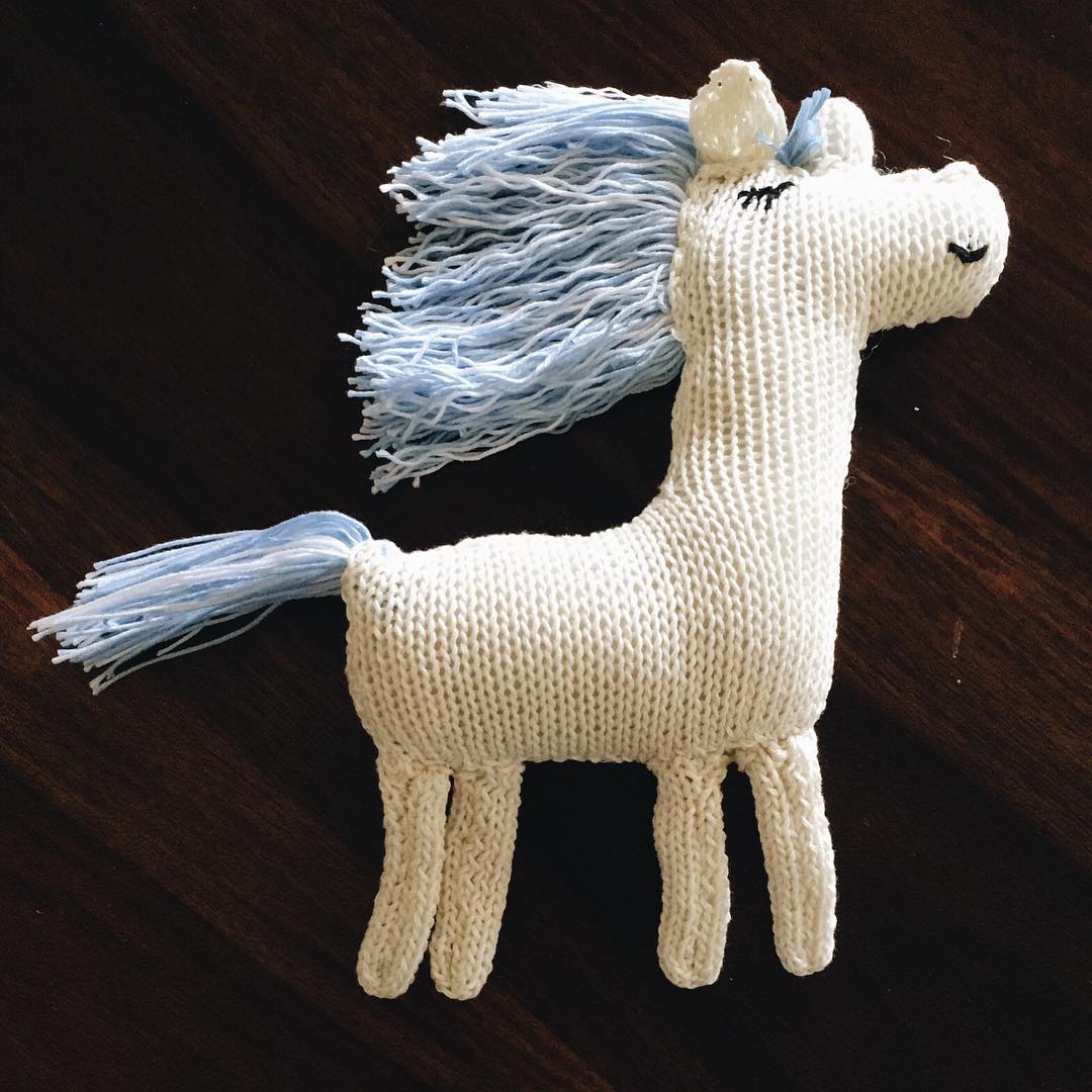 Ragdoll style unicorn - knitting pattern - Arianna Frasca