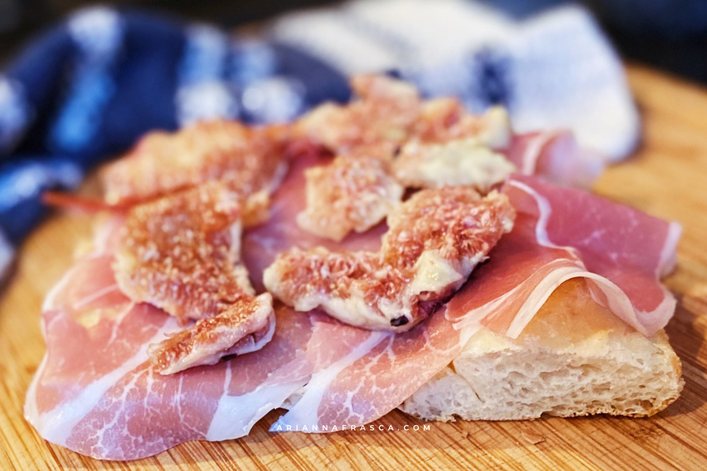 How to make a sweet and crunchy Pizza, Prosciutto, and Figs: The Roman Way
