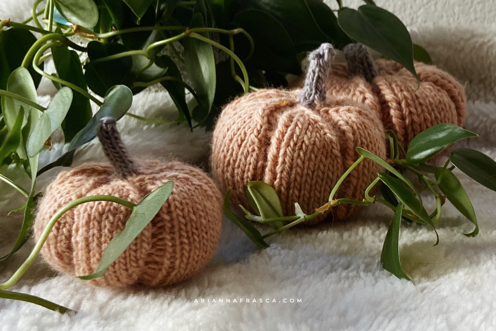 How to knit a fingering / DK / worsted pumpkin – Free knitted pattern